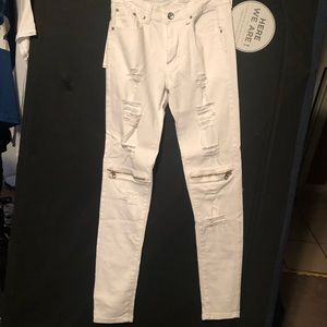 Men’s ripped white jeans